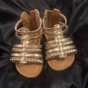 Toddler girl gold sandal. Size 6.